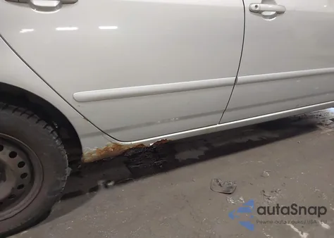 2004 Toyota Corolla Le z USA, uszkodzony, nr VIN 2T1BR32E74C301983